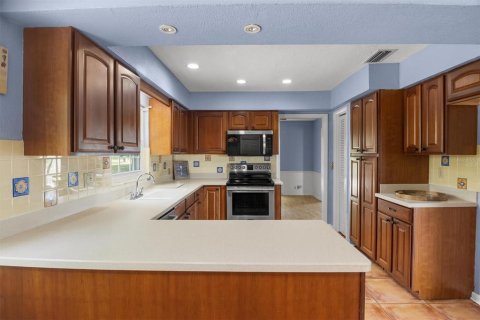 House in Winter Haven, Florida 4 bedrooms, 211.82 sq.m. № 2394448 - photo 21