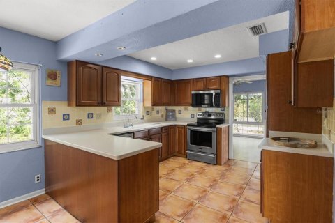 House in Winter Haven, Florida 4 bedrooms, 211.82 sq.m. № 2394448 - photo 10