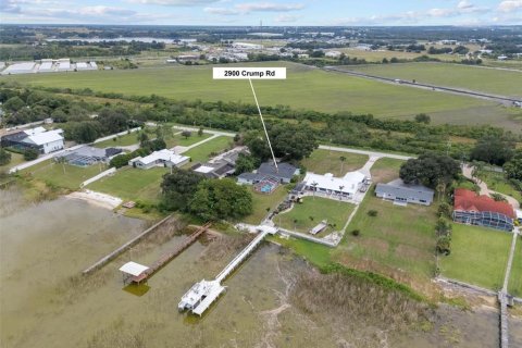 House in Winter Haven, Florida 4 bedrooms, 211.82 sq.m. № 2394448