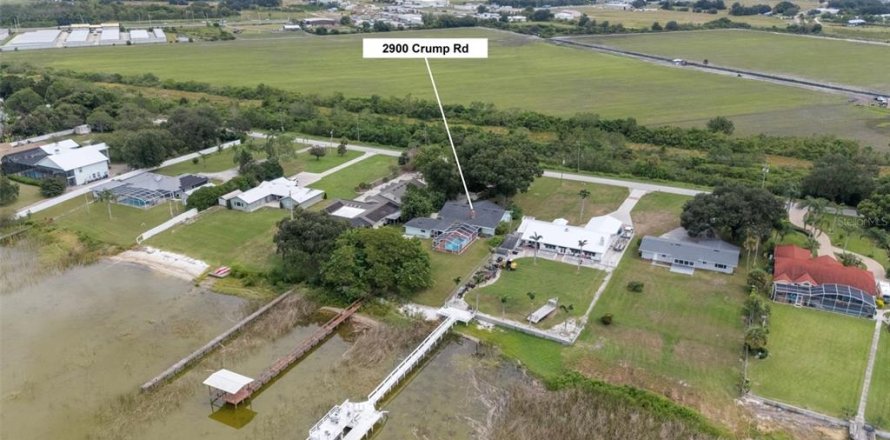 House in Winter Haven, Florida 4 bedrooms, 211.82 sq.m. № 2394448