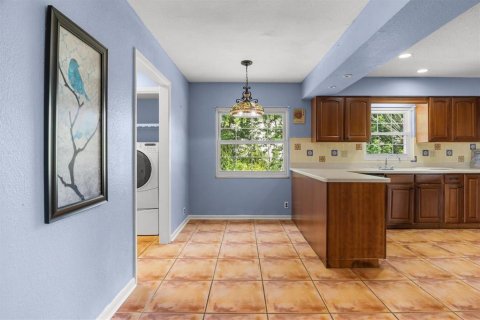 House in Winter Haven, Florida 4 bedrooms, 211.82 sq.m. № 2394448 - photo 12