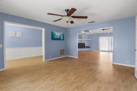 House in Winter Haven, Florida 4 bedrooms, 211.82 sq.m. № 2394448 - photo 19