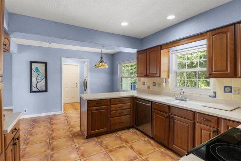 House in Winter Haven, Florida 4 bedrooms, 211.82 sq.m. № 2394448 - photo 22
