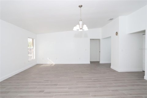 House in Kissimmee, Florida 3 bedrooms, 127.46 sq.m. № 2141402 - photo 9