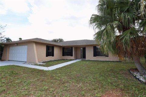 House in Kissimmee, Florida 3 bedrooms, 127.46 sq.m. № 2141402 - photo 2