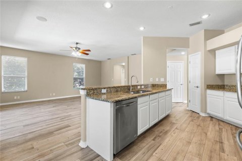 Villa ou maison à louer à Palm Harbor, Floride: 4 chambres, 267.37 m2 № 2424258 - photo 13