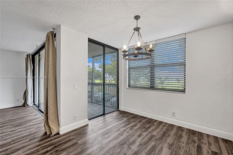 Condo in Oakland Park, Florida, 2 bedrooms  № 1698053 - photo 15