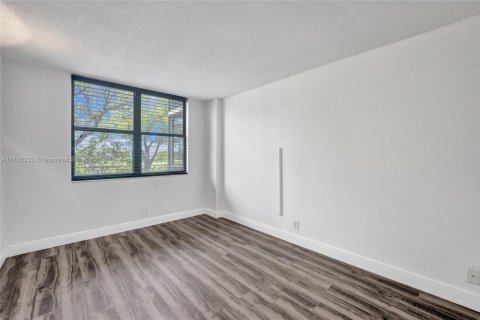 Condo in Oakland Park, Florida, 2 bedrooms  № 1698053 - photo 20