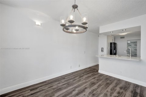 Condo in Oakland Park, Florida, 2 bedrooms  № 1698053 - photo 16