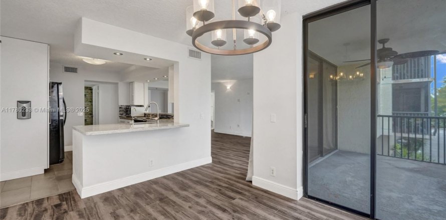 Condo in Oakland Park, Florida, 2 bedrooms № 1698053