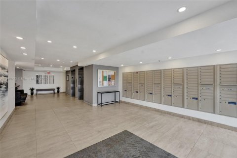 Condo in Oakland Park, Florida, 2 bedrooms  № 1698053 - photo 3