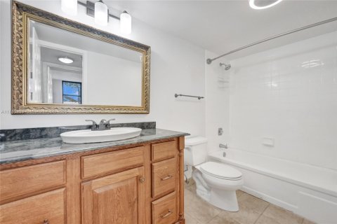 Condo in Oakland Park, Florida, 2 bedrooms  № 1698053 - photo 18