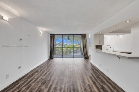 Condo in Oakland Park, Florida, 2 bedrooms  № 1698053 - photo 8