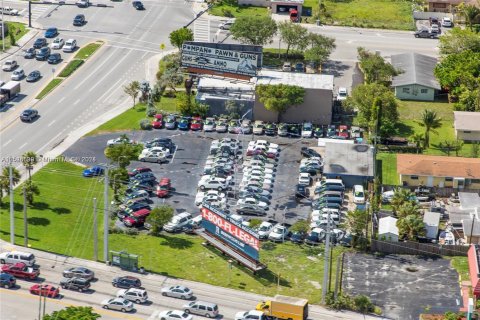 Купить коммерческую недвижимость в Помпано-Бич, Флорида № 1985121 - фото 2