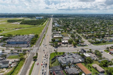 Купить коммерческую недвижимость в Помпано-Бич, Флорида № 1985121 - фото 12