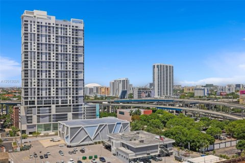 Condominio en venta en Miami, Florida, 1 dormitorio, 68.38 m2 № 2075686 - foto 7