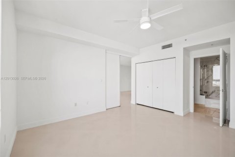 Condominio en venta en Miami, Florida, 1 dormitorio, 68.38 m2 № 2075686 - foto 12