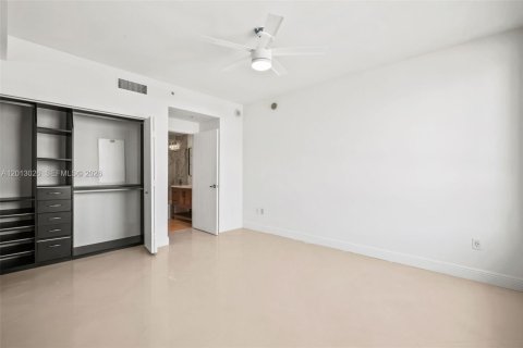 Condominio en venta en Miami, Florida, 1 dormitorio, 68.38 m2 № 2075686 - foto 14