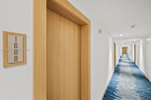 Condominio en venta en Miami, Florida, 1 dormitorio, 68.38 m2 № 2075686 - foto 18