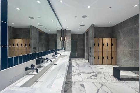 Condominio en venta en Miami, Florida, 1 dormitorio, 68.38 m2 № 2075686 - foto 30