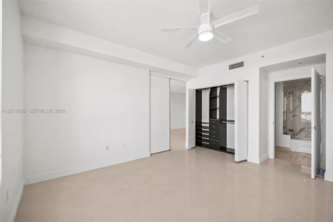 Condominio en venta en Miami, Florida, 1 dormitorio, 68.38 m2 № 2075686 - foto 13