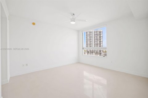 Condominio en venta en Miami, Florida, 1 dormitorio, 68.38 m2 № 2075686 - foto 10