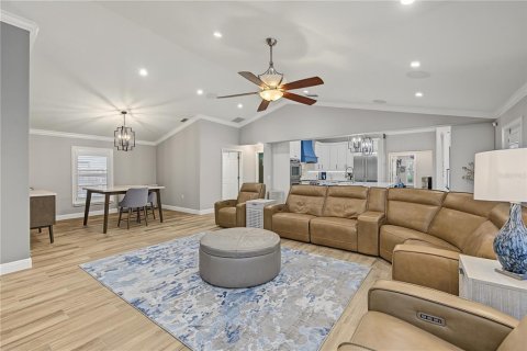 House in Tampa, Florida 4 bedrooms, 270.9 sq.m. № 2428861 - photo 21