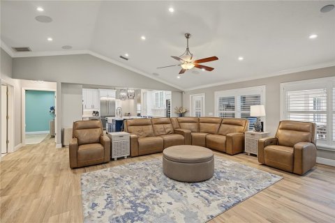 House in Tampa, Florida 4 bedrooms, 270.9 sq.m. № 2428861 - photo 22