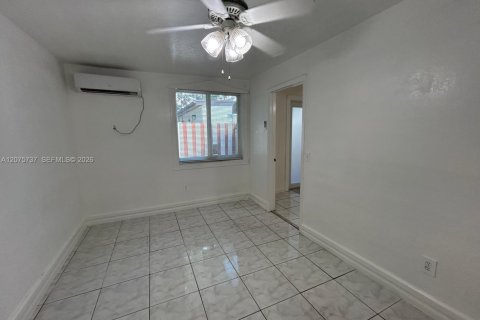 Immobilier commercial à louer à Miami, Floride: 1 chambre, 28.8 m2 № 2316060 - photo 10