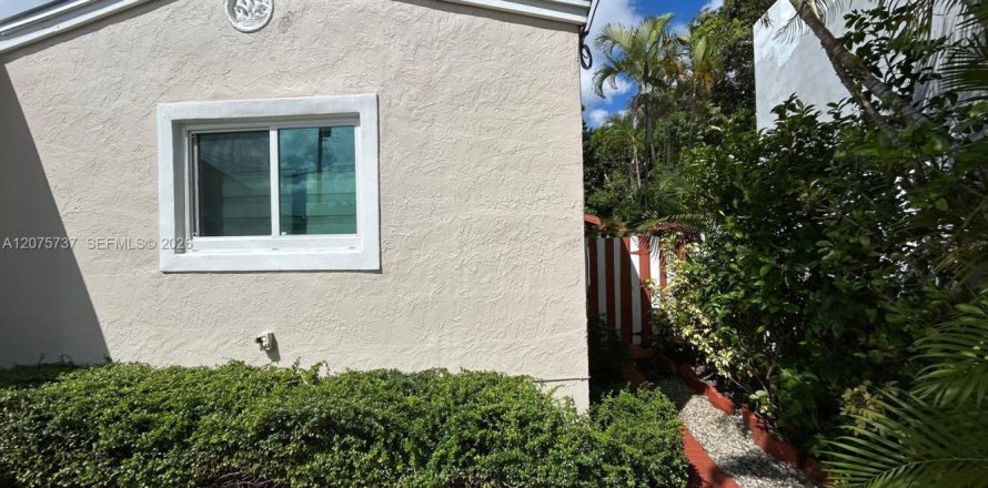 Immobilier commercial à Miami, Floride 1 chambre, 28.8 m2 № 2316060