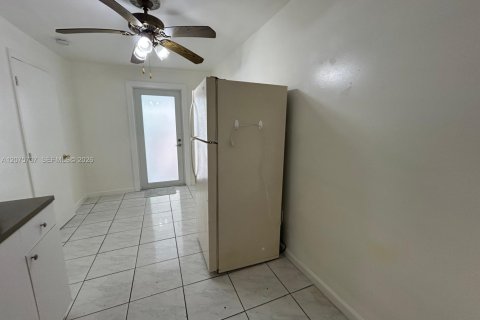 Immobilier commercial à louer à Miami, Floride: 1 chambre, 28.8 m2 № 2316060 - photo 6