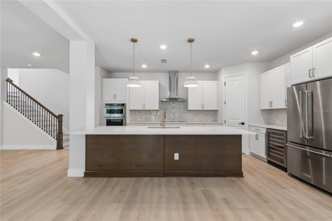 House in Tampa, Florida 4 bedrooms, 276.11 sq.m. № 2139073 - photo 3
