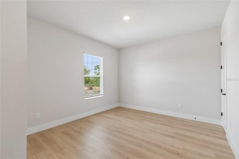 House in Tampa, Florida 4 bedrooms, 276.11 sq.m. № 2139073 - photo 28