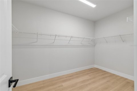 House in Tampa, Florida 4 bedrooms, 276.11 sq.m. № 2139073 - photo 26