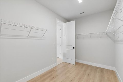 House in Tampa, Florida 4 bedrooms, 276.11 sq.m. № 2139073 - photo 27