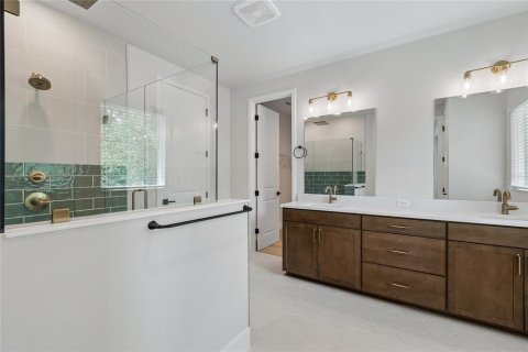 House in Tampa, Florida 4 bedrooms, 276.11 sq.m. № 2139073 - photo 22