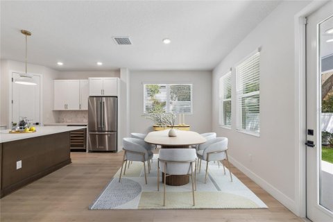 House in Tampa, Florida 4 bedrooms, 276.11 sq.m. № 2139073 - photo 7