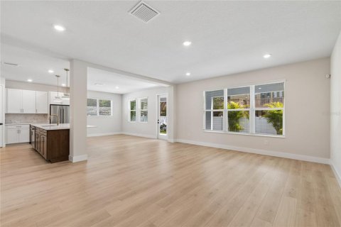 House in Tampa, Florida 4 bedrooms, 276.11 sq.m. № 2139073 - photo 11
