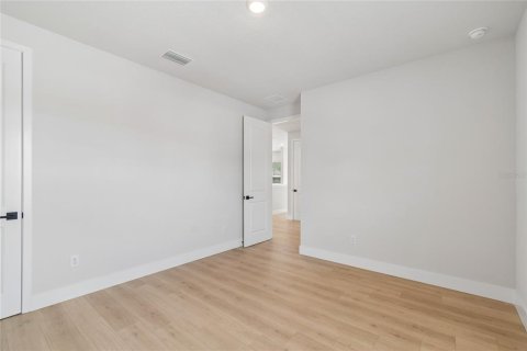 House in Tampa, Florida 4 bedrooms, 276.11 sq.m. № 2139073 - photo 29