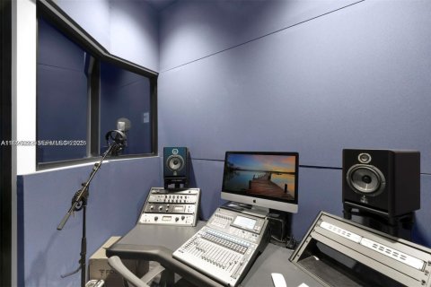 Copropriété à vendre à Miami, Floride: 2 chambres, 139.17 m2 № 1983991 - photo 21