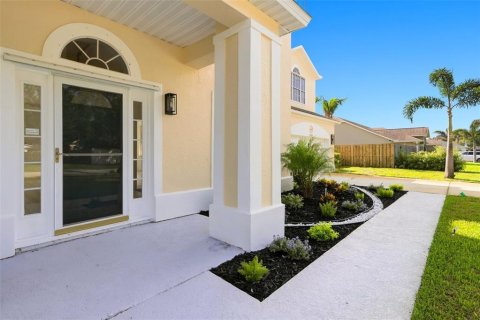 Villa ou maison à vendre à Merrit Island, Floride: 5 chambres, 288 m2 № 2325039 - photo 4
