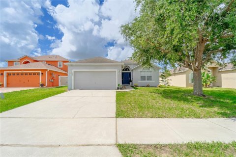 House in Dundee, Florida 3 bedrooms, 150.13 sq.m. № 1813612 - photo 1