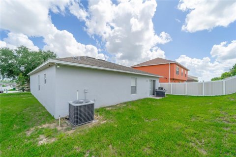 House in Dundee, Florida 3 bedrooms, 150.13 sq.m. № 1813612 - photo 29