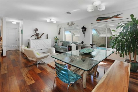 House in Hollywood, Florida 2 bedrooms, 134.52 sq.m. № 1948983 - photo 20