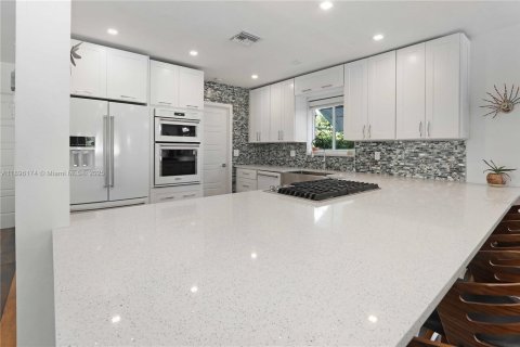 House in Hollywood, Florida 2 bedrooms, 134.52 sq.m. № 1948983 - photo 11