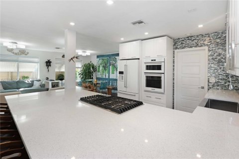 House in Hollywood, Florida 2 bedrooms, 134.52 sq.m. № 1948983 - photo 12