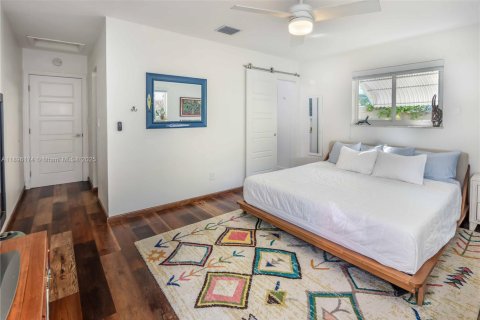 House in Hollywood, Florida 2 bedrooms, 134.52 sq.m. № 1948983 - photo 24