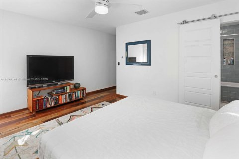 House in Hollywood, Florida 2 bedrooms, 134.52 sq.m. № 1948983 - photo 23