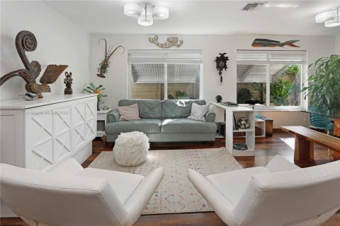 House in Hollywood, Florida 2 bedrooms, 134.52 sq.m. № 1948983 - photo 17