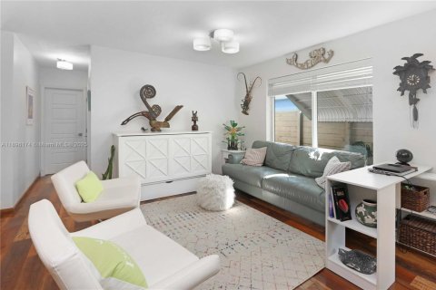 House in Hollywood, Florida 2 bedrooms, 134.52 sq.m. № 1948983 - photo 18